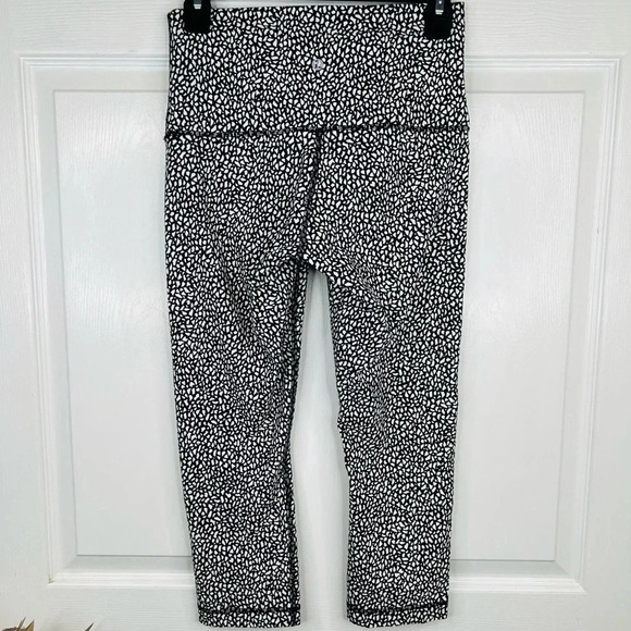 Lululemon Wunder Under Mosaic Pattern High-Rise Crop Leggings Black White Size 8 - Picture 3 of 10